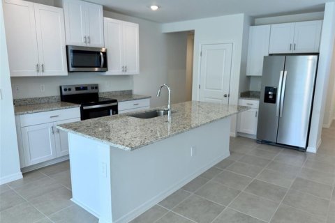 Villa ou maison à louer à Zephyrhills, Floride: 4 chambres, 156.73 m2 № 2147656 - photo 3