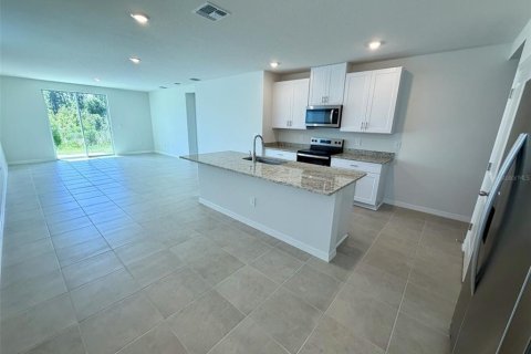 Villa ou maison à louer à Zephyrhills, Floride: 4 chambres, 156.73 m2 № 2147656 - photo 4