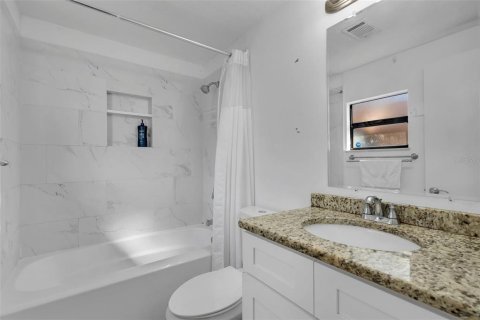 Condo in Winter Garden, Florida, 2 bedrooms № 2238779 - photo 20