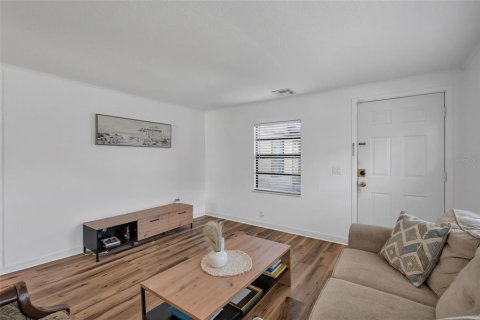 Condo in Winter Garden, Florida, 2 bedrooms № 2238779 - photo 3