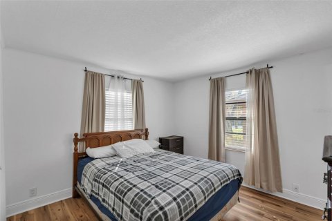 Condo in Winter Garden, Florida, 2 bedrooms № 2238779 - photo 17