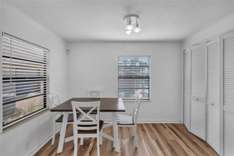 Condo in Winter Garden, Florida, 2 bedrooms № 2238779 - photo 15