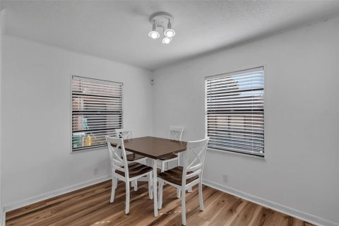 Condo in Winter Garden, Florida, 2 bedrooms № 2238779 - photo 13