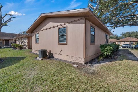Condo in Winter Garden, Florida, 2 bedrooms № 2238779 - photo 25