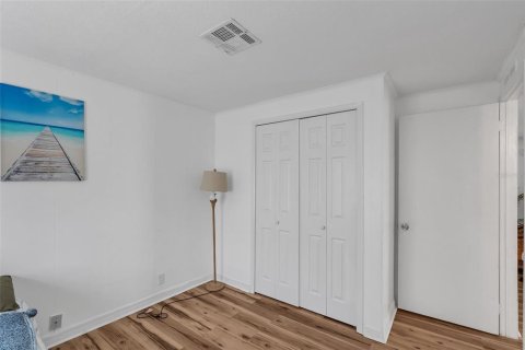 Condo in Winter Garden, Florida, 2 bedrooms № 2238779 - photo 14
