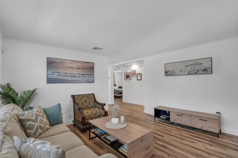 Condo in Winter Garden, Florida, 2 bedrooms № 2238779 - photo 2