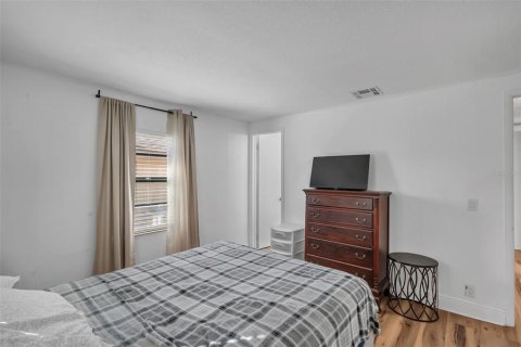Condo in Winter Garden, Florida, 2 bedrooms № 2238779 - photo 19