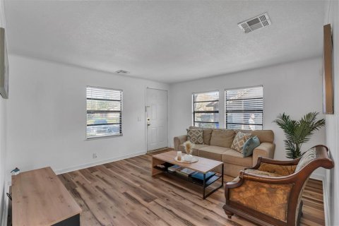 Condo in Winter Garden, Florida, 2 bedrooms № 2238779 - photo 23