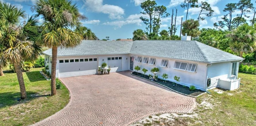 House in Punta Gorda, Florida 2 bedrooms, 109.72 sq.m. № 1644720
