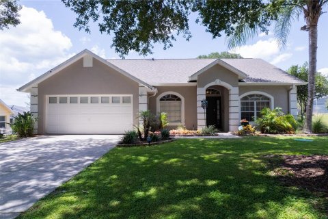 House in Davenport, Florida 4 bedrooms, 155.43 sq.m. № 2226138