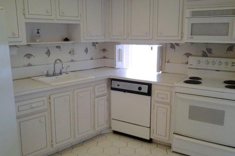 Condo in North Miami, Florida, 1 bedroom № 2176134 - photo 7