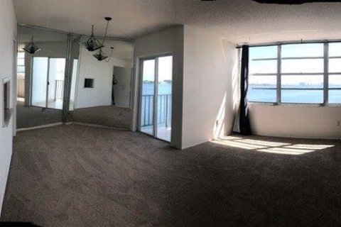 Condo in North Miami, Florida, 1 bedroom № 2176134 - photo 10