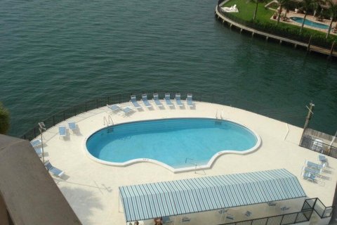 Condo in North Miami, Florida, 1 bedroom № 2176134 - photo 13