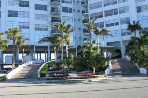 Condo in North Miami, Florida, 1 bedroom № 2176134
