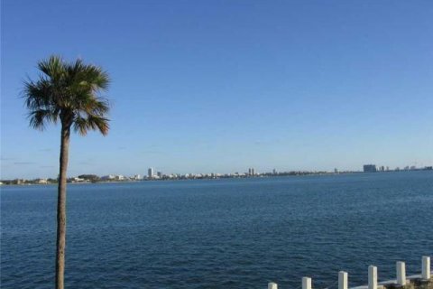 Condo in North Miami, Florida, 1 bedroom № 2176134 - photo 4