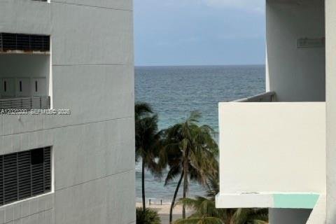 Apartamento en alquiler en Hollywood, Florida, 1 dormitorio, 84.17 m2 № 2085014 - foto 3