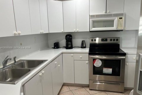 Apartamento en Hollywood, Florida 1 dormitorio, 84.17 m2 № 2085014