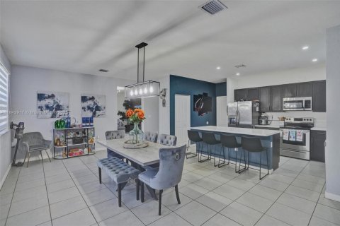 House in Homestead, Florida 4 bedrooms, 241.36 sq.m. № 1839547 - photo 14