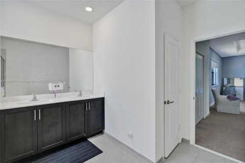 House in Homestead, Florida 4 bedrooms, 241.36 sq.m. № 1839547 - photo 27