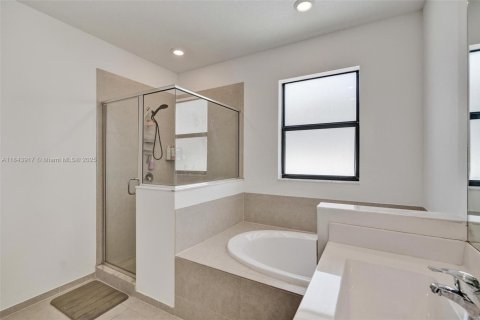 House in Homestead, Florida 4 bedrooms, 241.36 sq.m. № 1839547 - photo 26