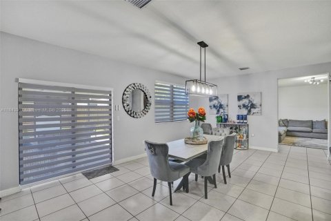 House in Homestead, Florida 4 bedrooms, 241.36 sq.m. № 1839547 - photo 15