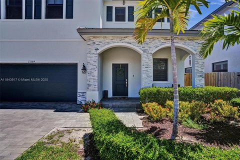 House in Homestead, Florida 4 bedrooms, 241.36 sq.m. № 1839547 - photo 3