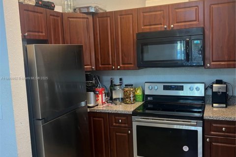 House in Miami, Florida 3 bedrooms, 111.02 sq.m. № 1865690 - photo 6