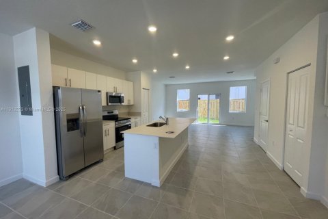 Casa en alquiler en Florida City, Florida, 3 dormitorios, 146.23 m2 № 1969345 - foto 3