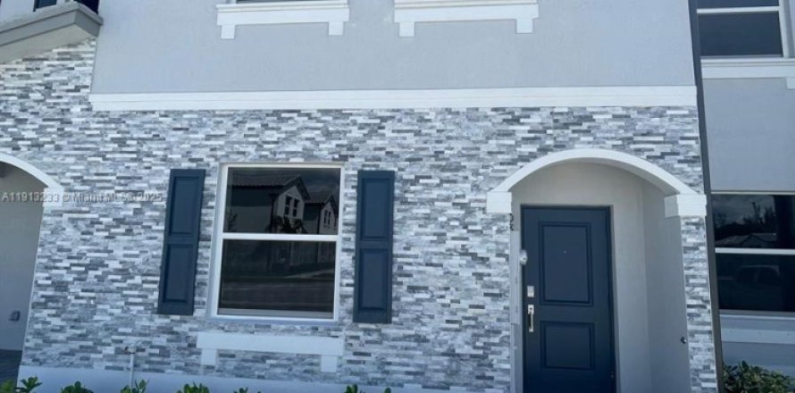 Casa en Florida City, Florida 3 dormitorios, 146.23 m2 № 1969345