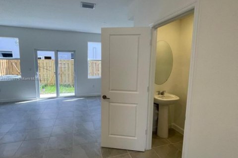 Casa en alquiler en Florida City, Florida, 3 dormitorios, 146.23 m2 № 1969345 - foto 7