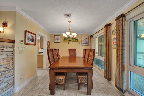 House in Dania Beach, Florida 3 bedrooms, 171.78 sq.m. № 2045001 - photo 18