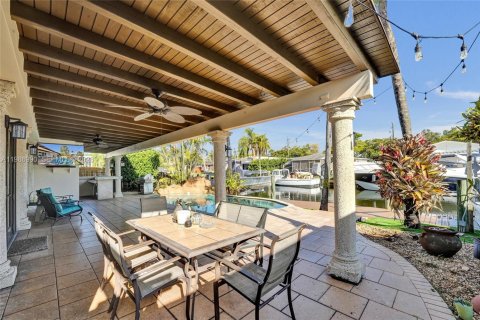 House in Dania Beach, Florida 3 bedrooms, 171.78 sq.m. № 2045001 - photo 4