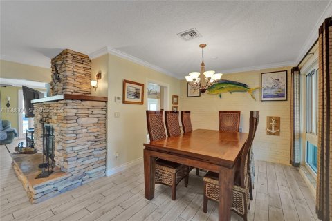 House in Dania Beach, Florida 3 bedrooms, 171.78 sq.m. № 2045001 - photo 19