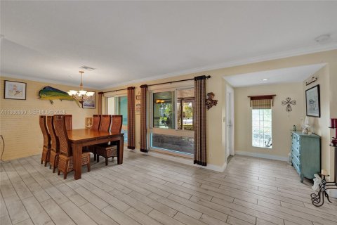 House in Dania Beach, Florida 3 bedrooms, 171.78 sq.m. № 2045001 - photo 16
