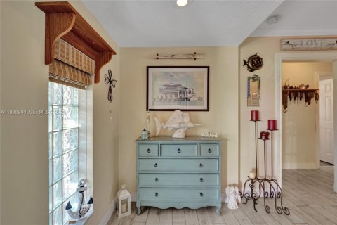 House in Dania Beach, Florida 3 bedrooms, 171.78 sq.m. № 2045001 - photo 11