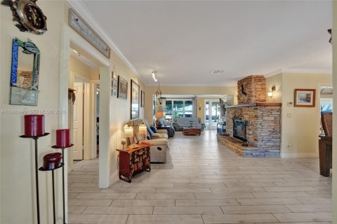 House in Dania Beach, Florida 3 bedrooms, 171.78 sq.m. № 2045001 - photo 13