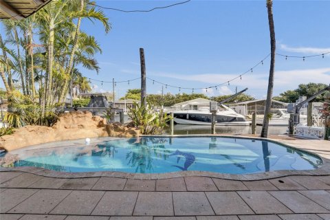 House in Dania Beach, Florida 3 bedrooms, 171.78 sq.m. № 2045001 - photo 3