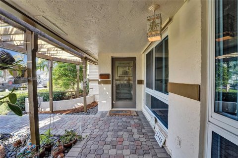 House in Dania Beach, Florida 3 bedrooms, 171.78 sq.m. № 2045001 - photo 10