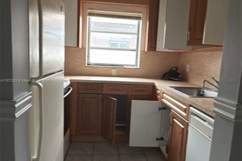 Condominio en alquiler en Oakland Park, Florida, 2 dormitorios, 61.22 m2 № 1923931 - foto 2