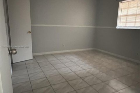 Condominio en alquiler en Oakland Park, Florida, 2 dormitorios, 61.22 m2 № 1923931 - foto 4