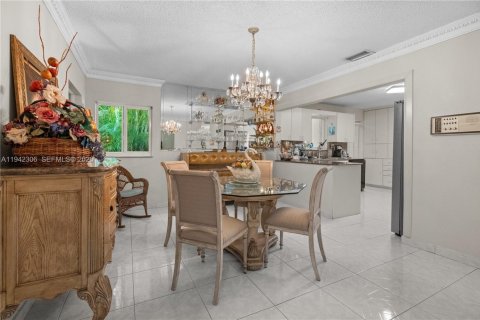 House in Miami, Florida 4 bedrooms, 214.14 sq.m. № 2000976 - photo 14