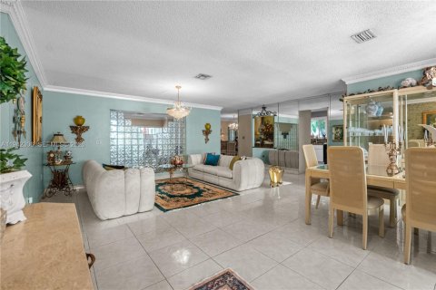 House in Miami, Florida 4 bedrooms, 214.14 sq.m. № 2000976 - photo 8