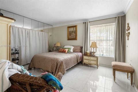 House in Miami, Florida 4 bedrooms, 214.14 sq.m. № 2000976 - photo 18