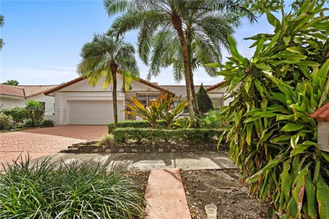 House in Miami, Florida 4 bedrooms, 214.14 sq.m. № 2000976 - photo 3