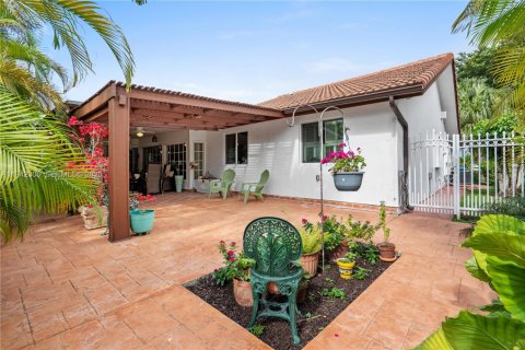 House in Miami, Florida 4 bedrooms, 214.14 sq.m. № 2000976 - photo 30