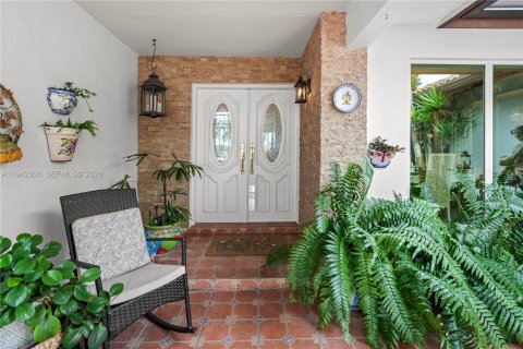 House in Miami, Florida 4 bedrooms, 214.14 sq.m. № 2000976 - photo 5