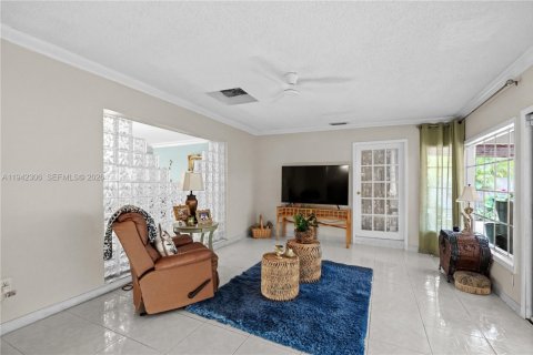 House in Miami, Florida 4 bedrooms, 214.14 sq.m. № 2000976 - photo 10