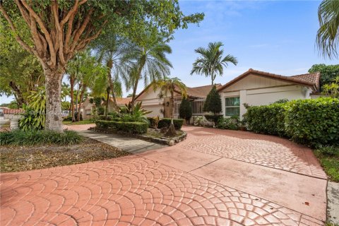 House in Miami, Florida 4 bedrooms, 214.14 sq.m. № 2000976 - photo 4