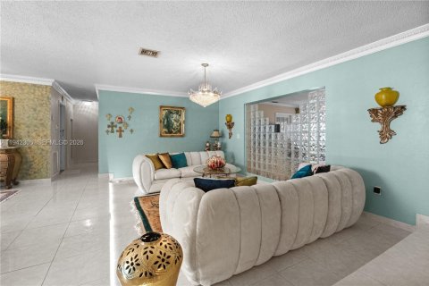 House in Miami, Florida 4 bedrooms, 214.14 sq.m. № 2000976 - photo 7