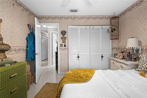 House in Miami, Florida 4 bedrooms, 214.14 sq.m. № 2000976 - photo 20